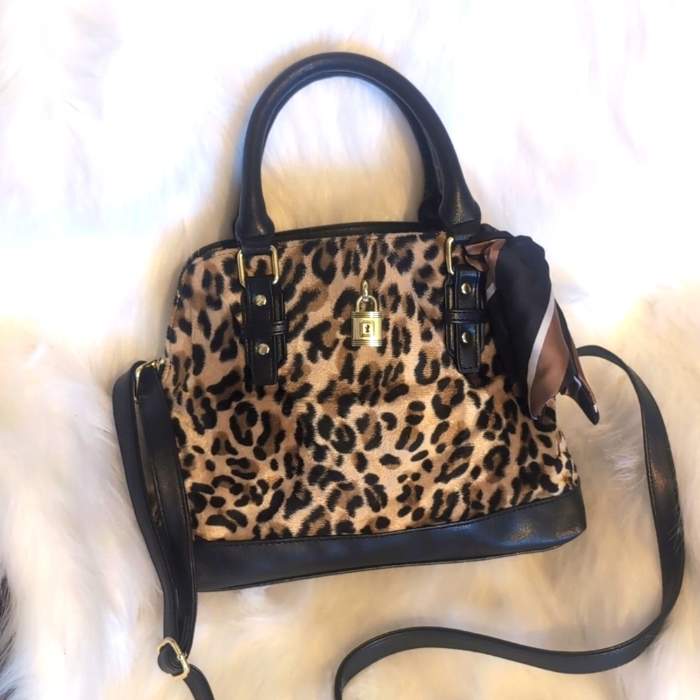 Vintage Y2K Fuzzy Leopard Print & Faux Leather Multi Wear Bag